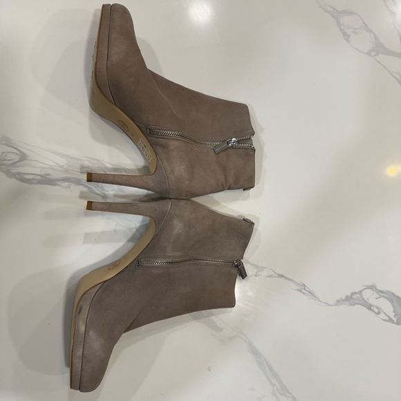 Michael Kors Women's Sammy Platform‎ Heel Boots Tan/Gray Suede Size 10 - Picture 6 of 10